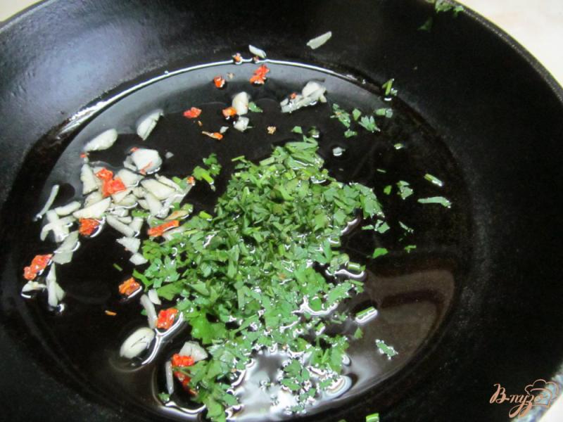 Фото приготовление рецепта: Мидии с макаронами и фасолью шаг №1