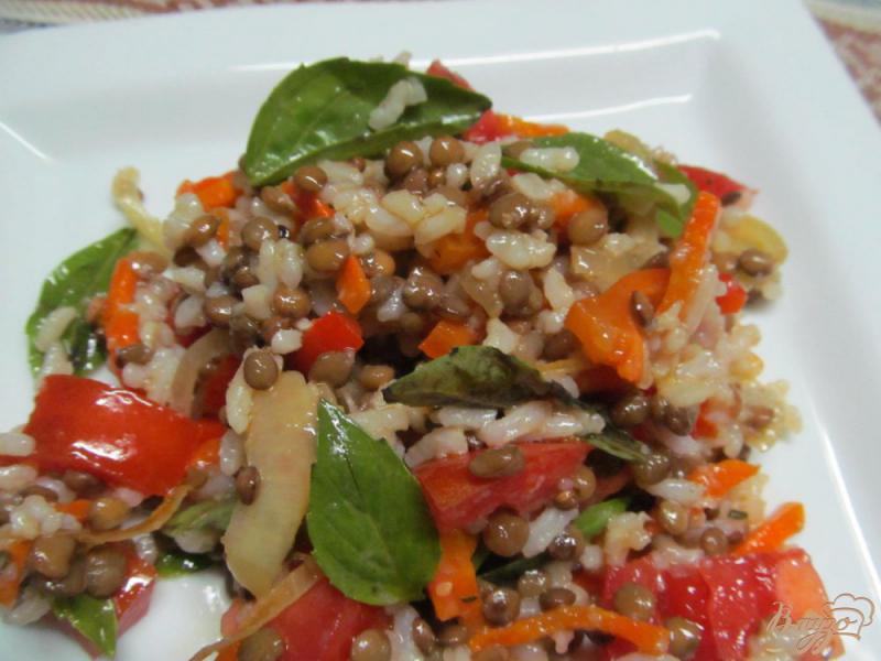 Фото приготовление рецепта: Салат из риса с чечевицей шаг №7
