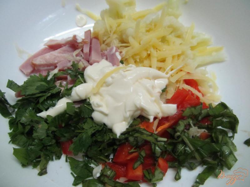 Фото приготовление рецепта: Салат из цветной капустой с перцем и ветчиной шаг №3
