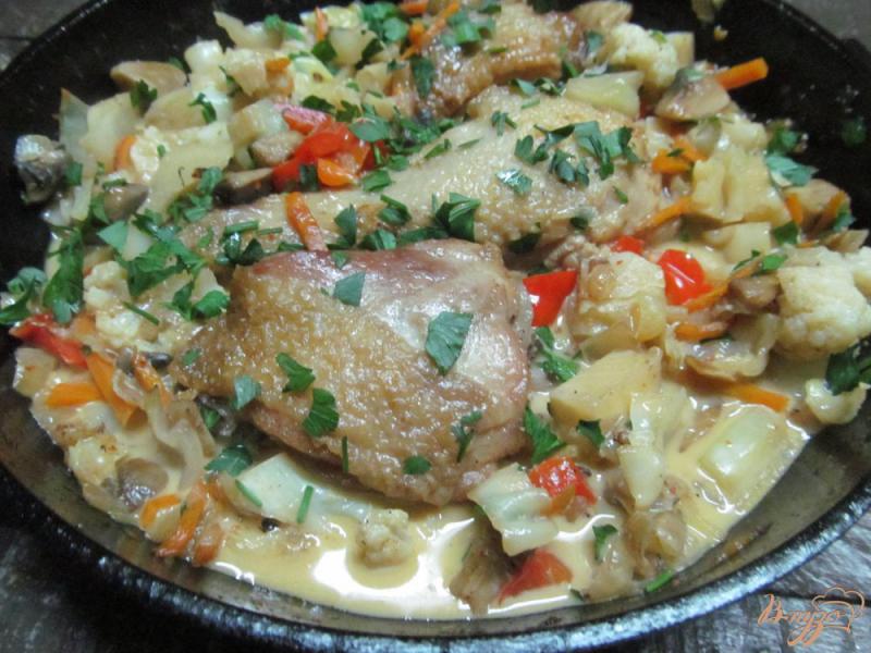 Фото приготовление рецепта: Курица в овощах шаг №8