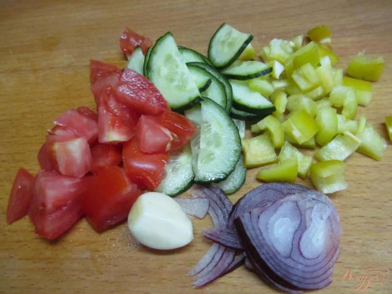 Фото приготовление рецепта: Салат с булгуром и овощами шаг №1