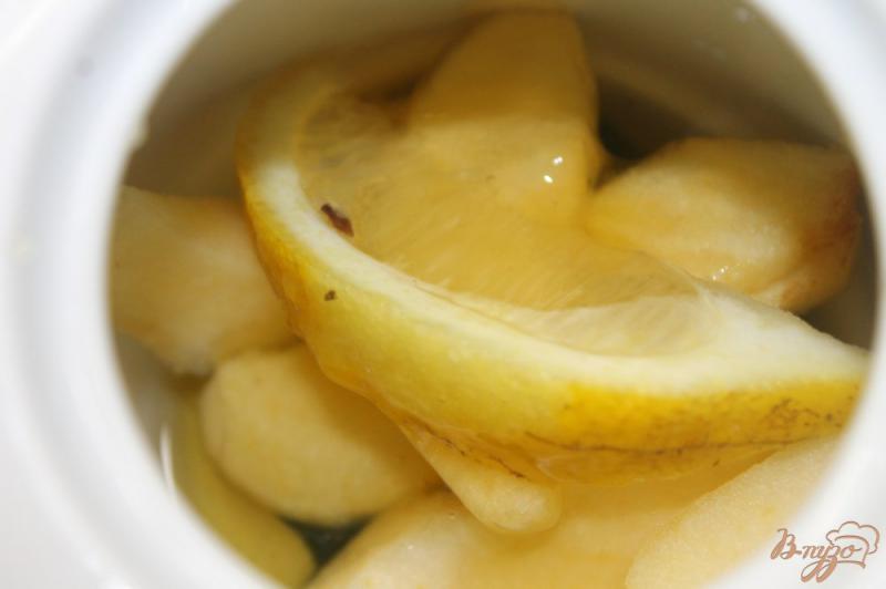 Фото приготовление рецепта: Мятный чай с лимоном и яблоком шаг №3