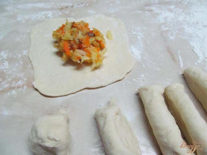 Фото приготовление рецепта: Тонкие пирожки с картофелем шаг №6