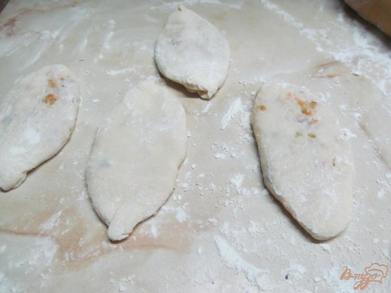 Фото приготовление рецепта: Тонкие пирожки с картофелем шаг №7