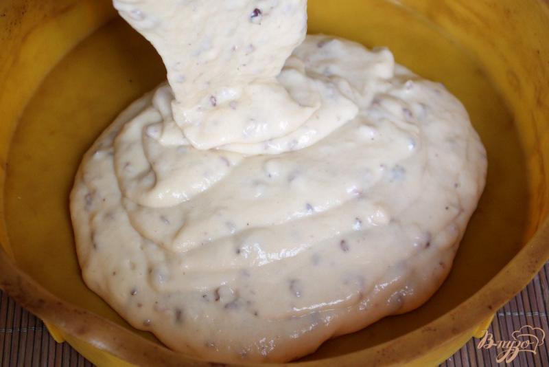Фото приготовление рецепта: Пирог на сметане с грецкими орехами и семенами льна шаг №4