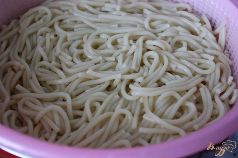 Фото приготовление рецепта: Спагетти с говядиной в молочном соусе шаг №6