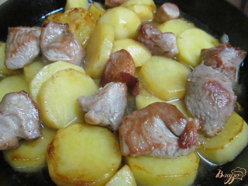Фото приготовление рецепта: Картофель с индейкой шаг №4