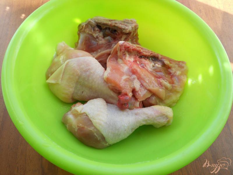 Фото приготовление рецепта: Хрустящие куриные окорочка в крахмальной панировке на сковороде шаг №1