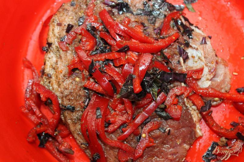 Фото приготовление рецепта: Свинина маринованная с болгарским перцем шаг №3