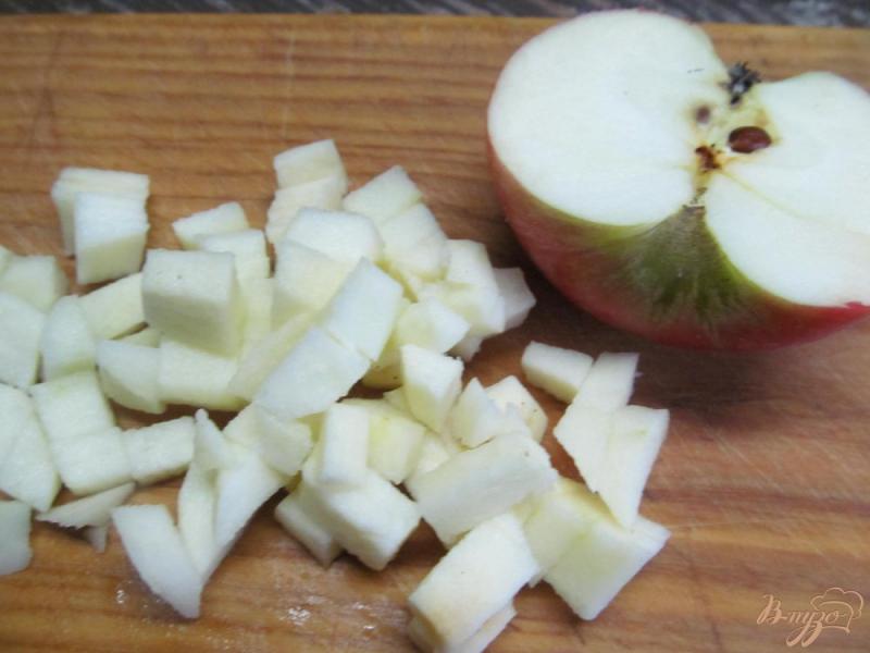 Фото приготовление рецепта: Салат из яблока с апельсином и яйцом шаг №1