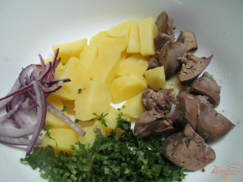 Фото приготовление рецепта: Салат из куриной печени и картофеля шаг №1