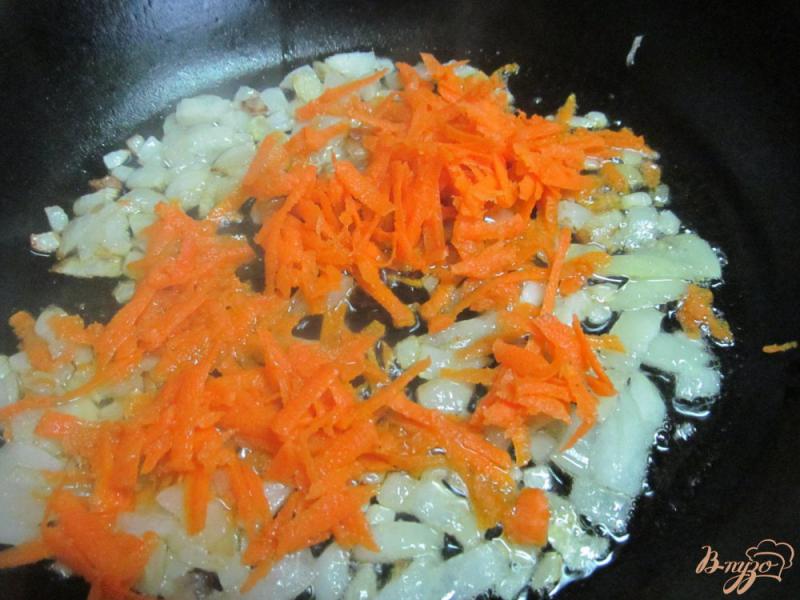 Фото приготовление рецепта: Суп с килькой в томате рисом и пшеном шаг №2
