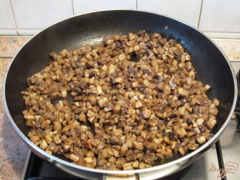 Фото приготовление рецепта: Запеченная картошка с грибами и сметаной шаг №2