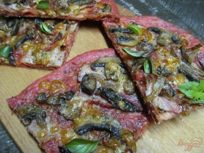 Фото приготовление рецепта: Пицца на свекольном тесте шаг №9