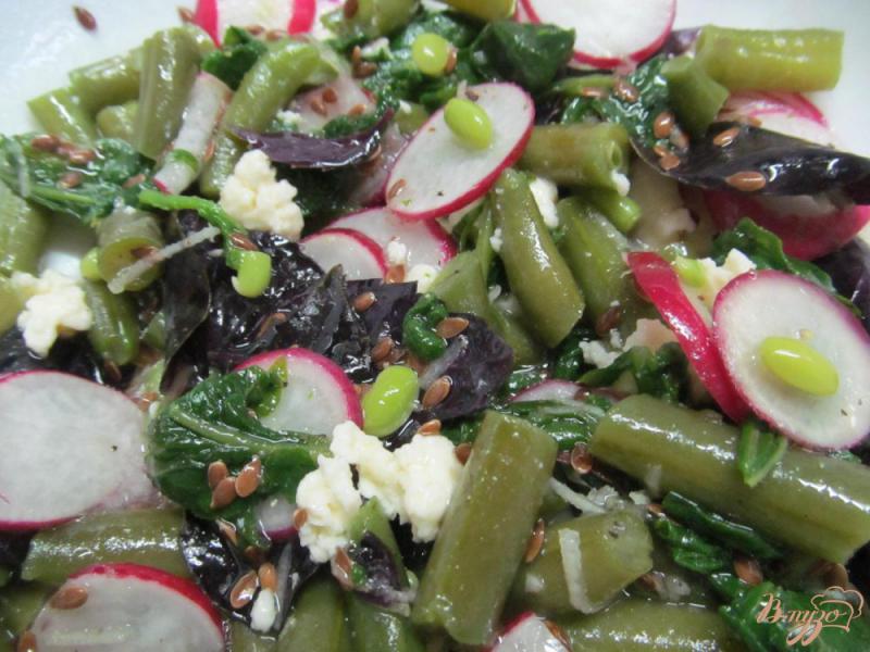 Фото приготовление рецепта: Овощной салат с ботвой редиски шаг №6