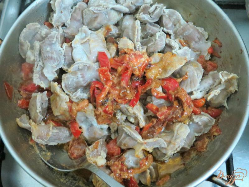 Фото приготовление рецепта: Куриные желудочки с овощами шаг №10