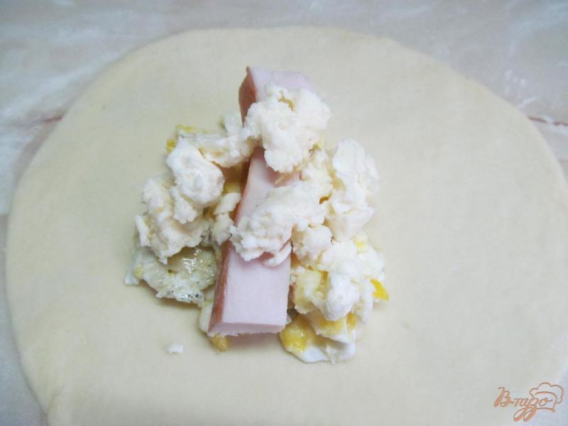 Фото приготовление рецепта: Пирожки с начинкой из жареного яйца шаг №9