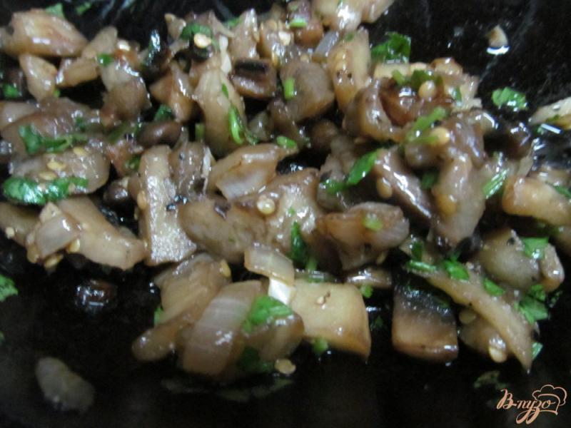 Фото приготовление рецепта: Закуска из баклажана с грибами шаг №4