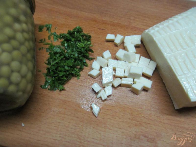 Фото приготовление рецепта: Овощной салат с брынзой и курицей шаг №2