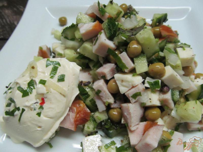 Фото приготовление рецепта: Овощной салат с брынзой и курицей шаг №4