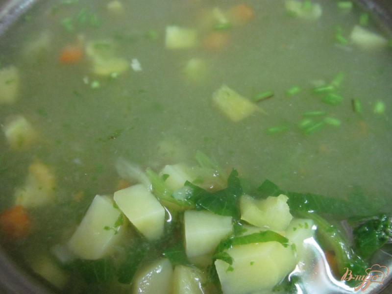 Фото приготовление рецепта: Суп с ботвой редиса и щавелем шаг №5