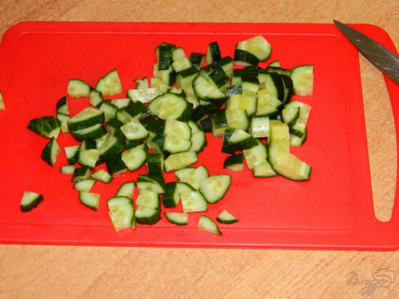 Фото приготовление рецепта: Салат из фасоли с ветчиной шаг №2