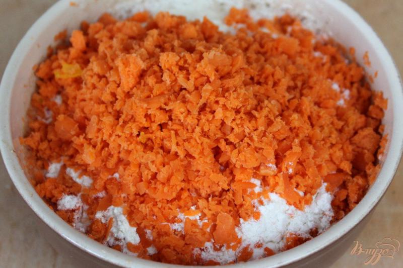 Фото приготовление рецепта: Пряники с морковкой и орехами шаг №5