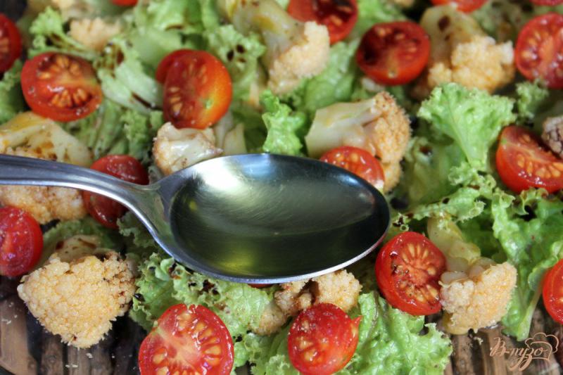 Фото приготовление рецепта: Салат с цветной капустой и помидорами черри шаг №4