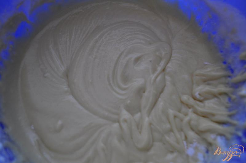Фото приготовление рецепта: Бисквит на йогурте шаг №3