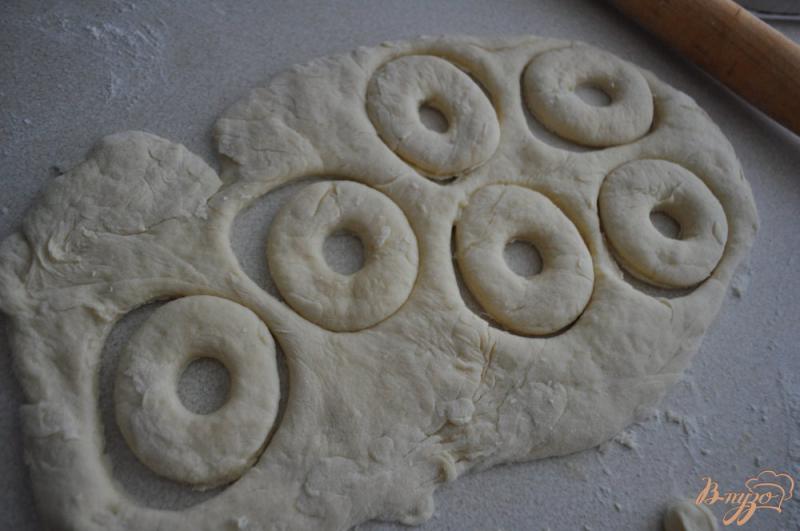 Фото приготовление рецепта: Пончики на дрожжах шаг №7