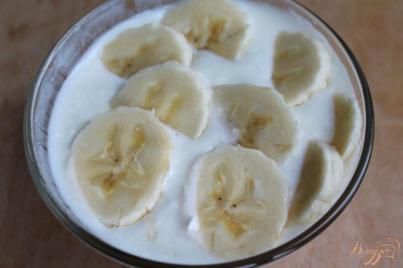 Фото приготовление рецепта: Творожный десерт с бананом и семенами льна шаг №3