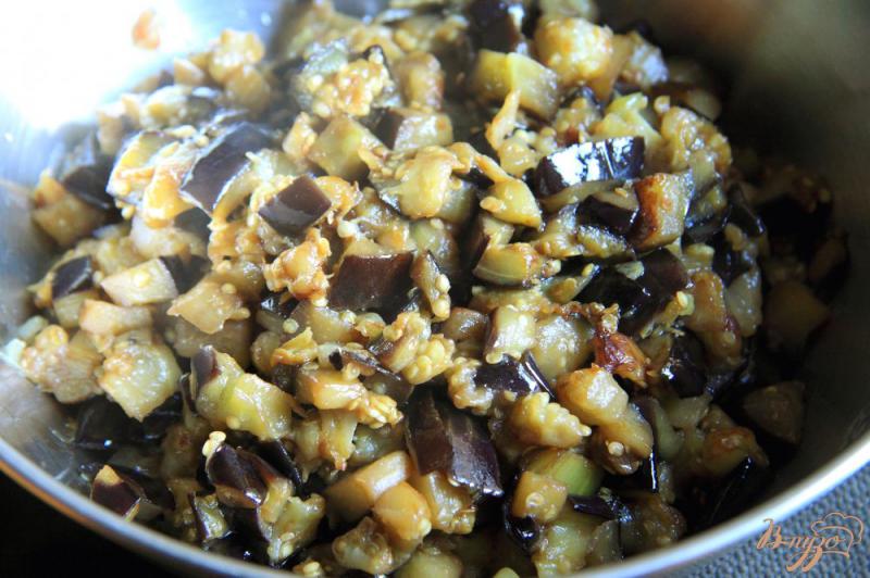 Фото приготовление рецепта: Салат из баклажанов с помидорами шаг №6