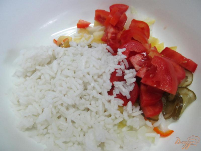 Фото приготовление рецепта: Салат из риса с овощами шаг №2