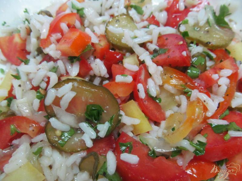 Фото приготовление рецепта: Салат из риса с овощами шаг №4