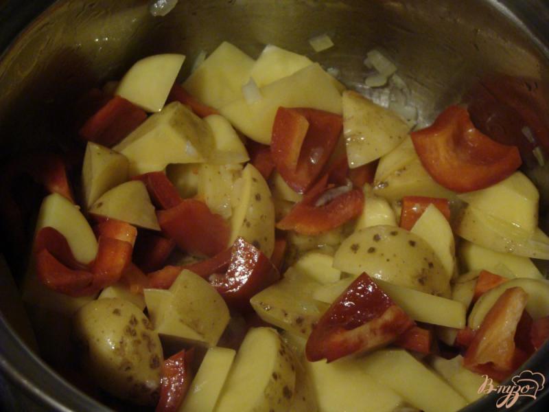 Фото приготовление рецепта: Картофельный суп со сладким перцем шаг №5