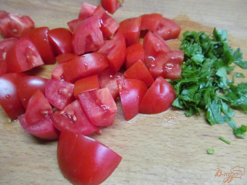 Фото приготовление рецепта: Салат из помидора с кукурузой шаг №1
