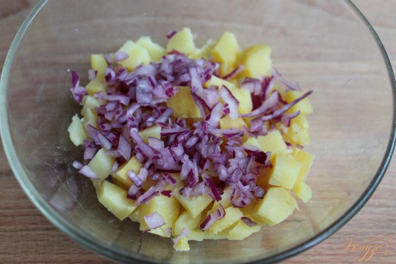 Фото приготовление рецепта: Картофельный салат с маслятами и сладким перцем шаг №3