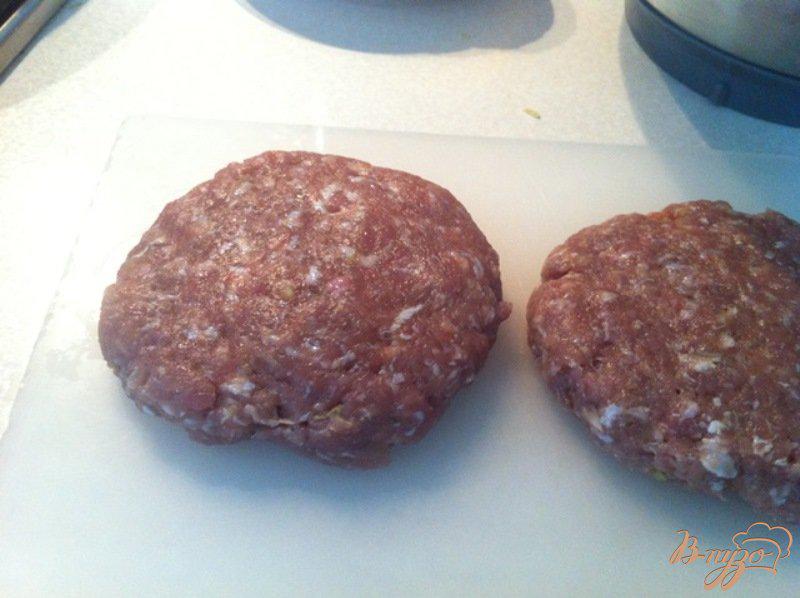 Фото приготовление рецепта: Домашний гамбургер шаг №2