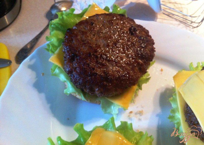 Фото приготовление рецепта: Домашний гамбургер шаг №7
