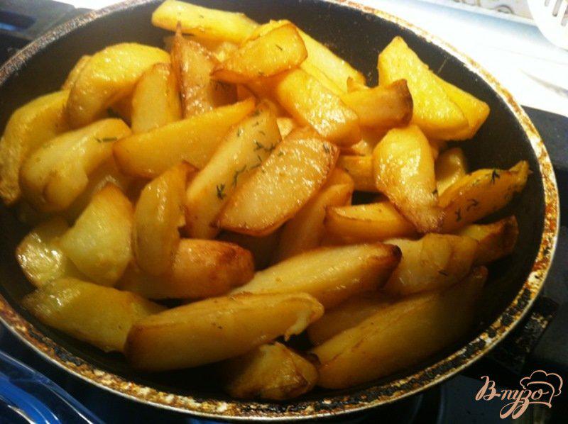 Фото приготовление рецепта: Картофельные дольки из духовки шаг №4