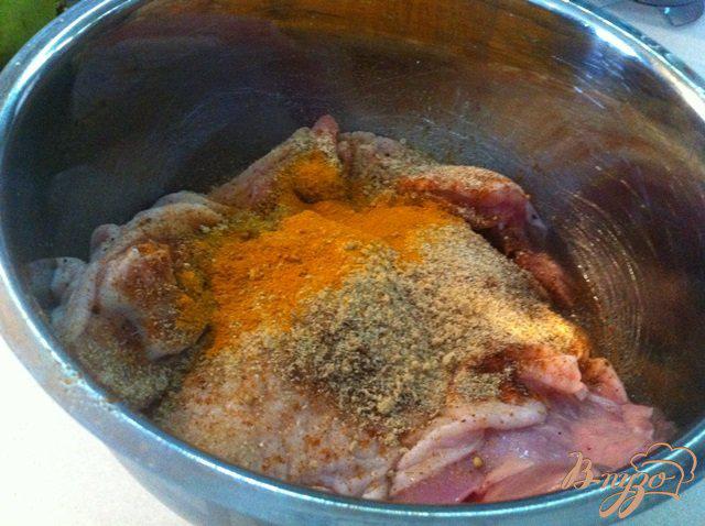 Фото приготовление рецепта: Куриные бедрышки с майонезом из духовки шаг №1