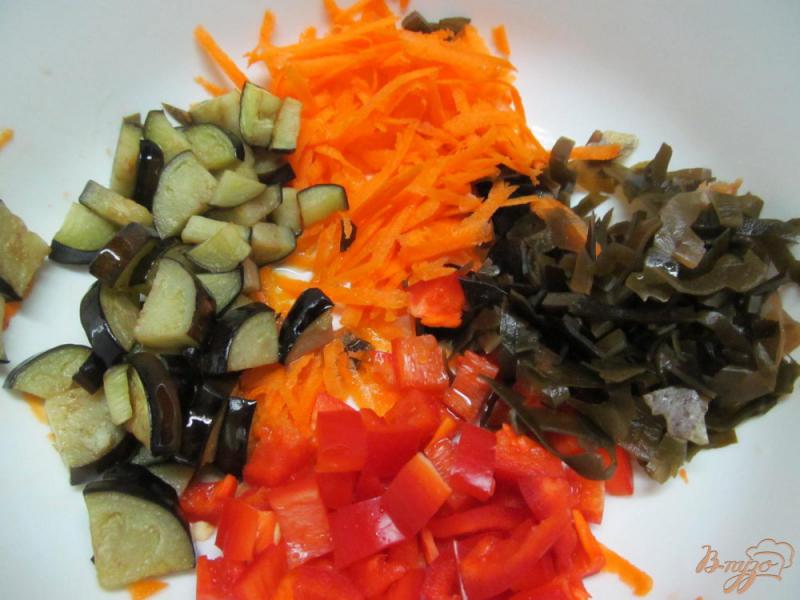 Фото приготовление рецепта: Овощной салат с морской капустой шаг №2