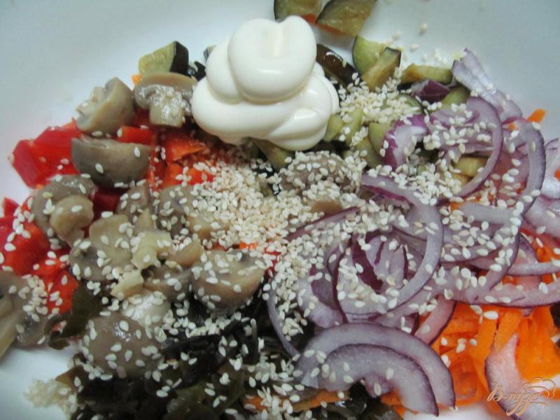 Фото приготовление рецепта: Овощной салат с морской капустой шаг №4