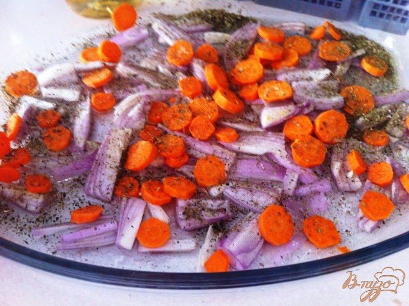 Фото приготовление рецепта: Куриные окорочка запеченные с овощами шаг №9