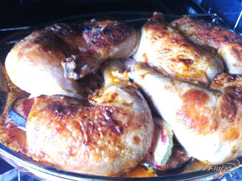 Фото приготовление рецепта: Куриные окорочка запеченные с овощами шаг №12