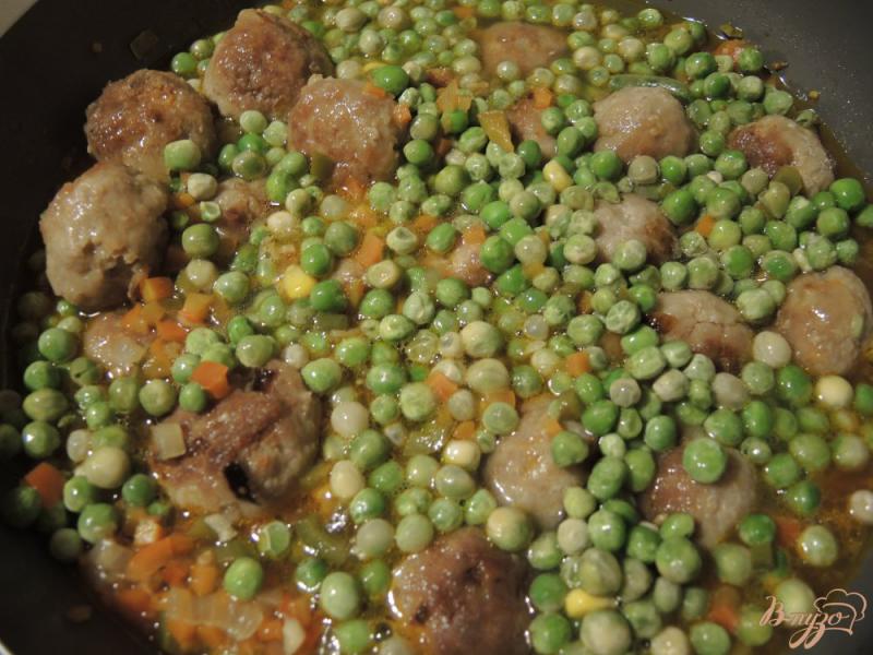 Фото приготовление рецепта: Овощное рагу с фрикадельками шаг №8