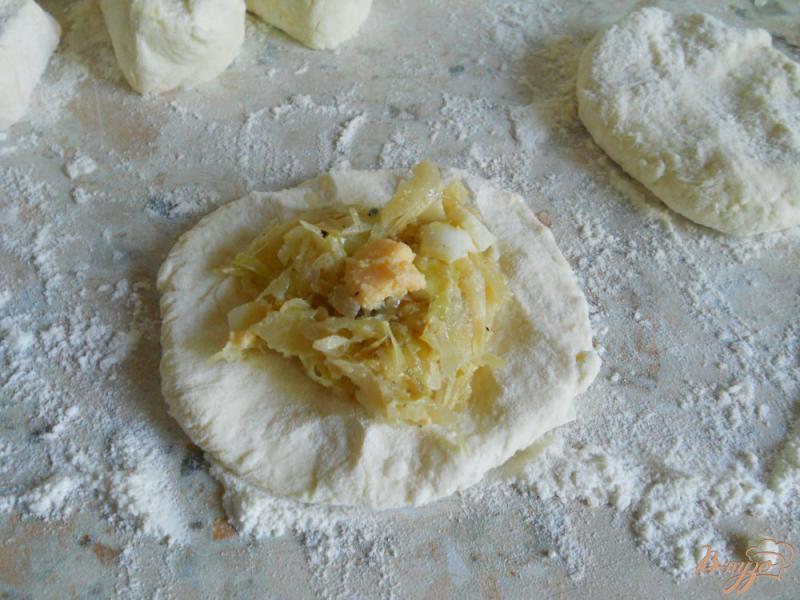 Фото приготовление рецепта: Пирожки творожные с капустой и яйцом шаг №7