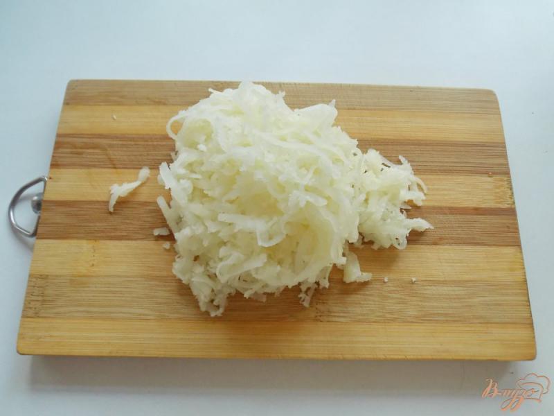 Фото приготовление рецепта: Картофельный салат с овощами, яблоком и сыром шаг №1
