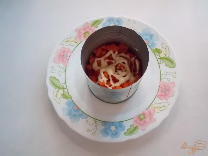 Фото приготовление рецепта: Картофельный салат с овощами, яблоком и сыром шаг №8