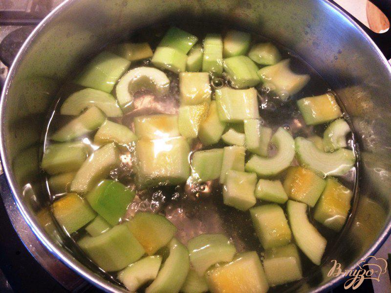 Фото приготовление рецепта: Молочно-овощной суп для деток шаг №3